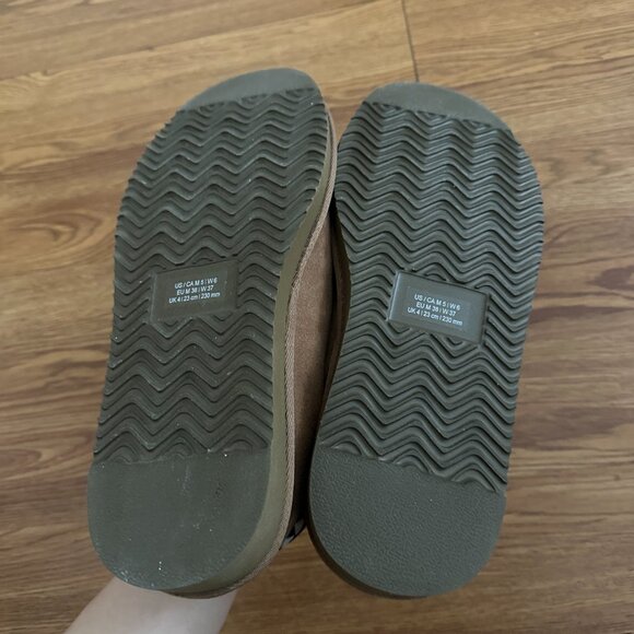 Unisex Tan Shearling Slippers - Picture 3 of 3